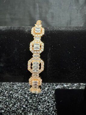 Gold Filled Bangel Bracelet with a Beautiful AAA CZ Design - Size 7 - NWOT